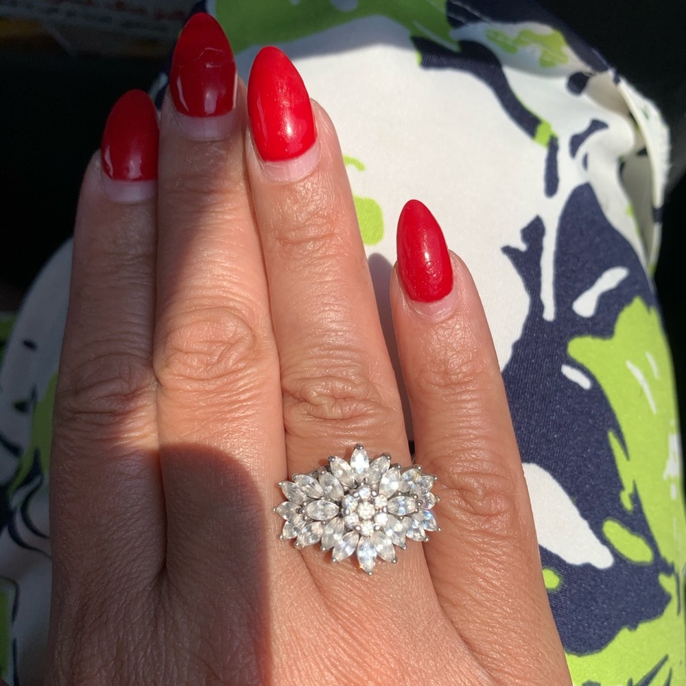 silver ring - Picture 1 of 1